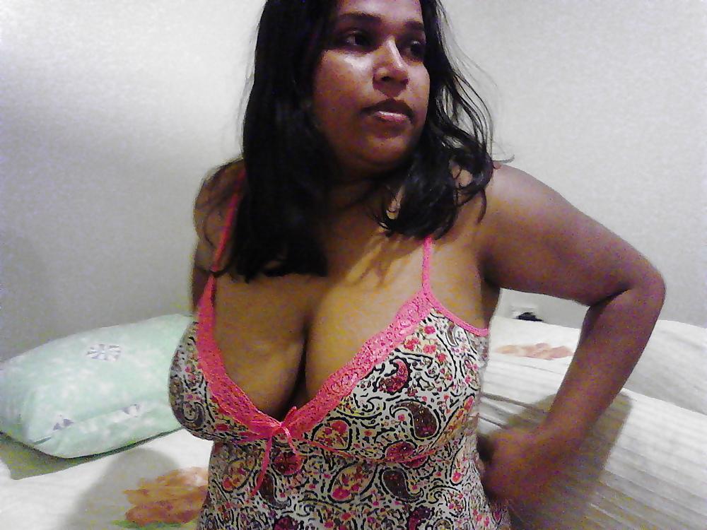 25P Indian Big Boobs Milf