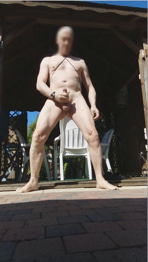25P outdoor public jerking hunk bondage 1