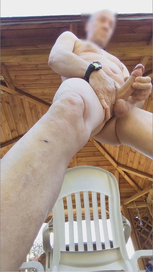 25P outdoor public jerking hunk bondage 1