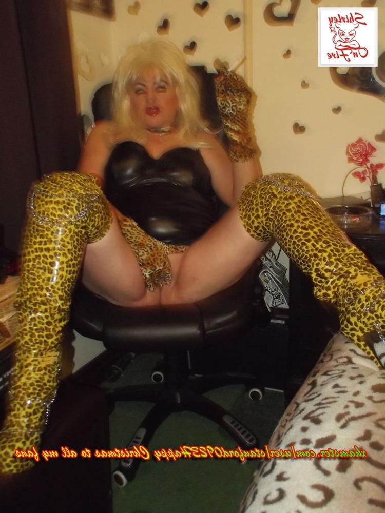 25P SMOKING WHORE XMAS 2020