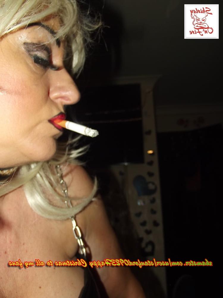 25P SMOKING WHORE XMAS 2020
