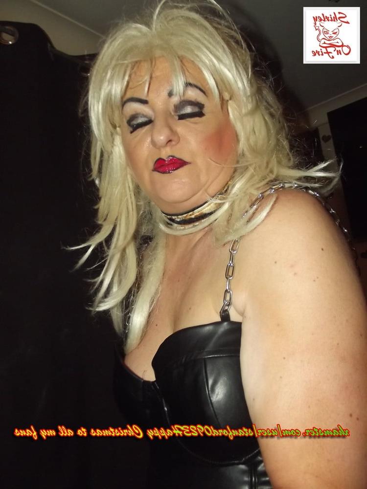 25P SMOKING WHORE XMAS 2020