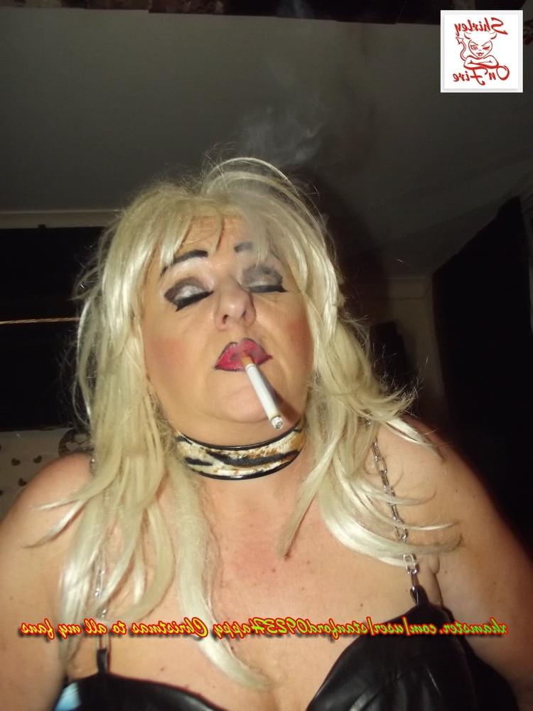 25P SMOKING WHORE XMAS 2020