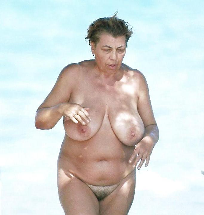 25P Saggy tits.