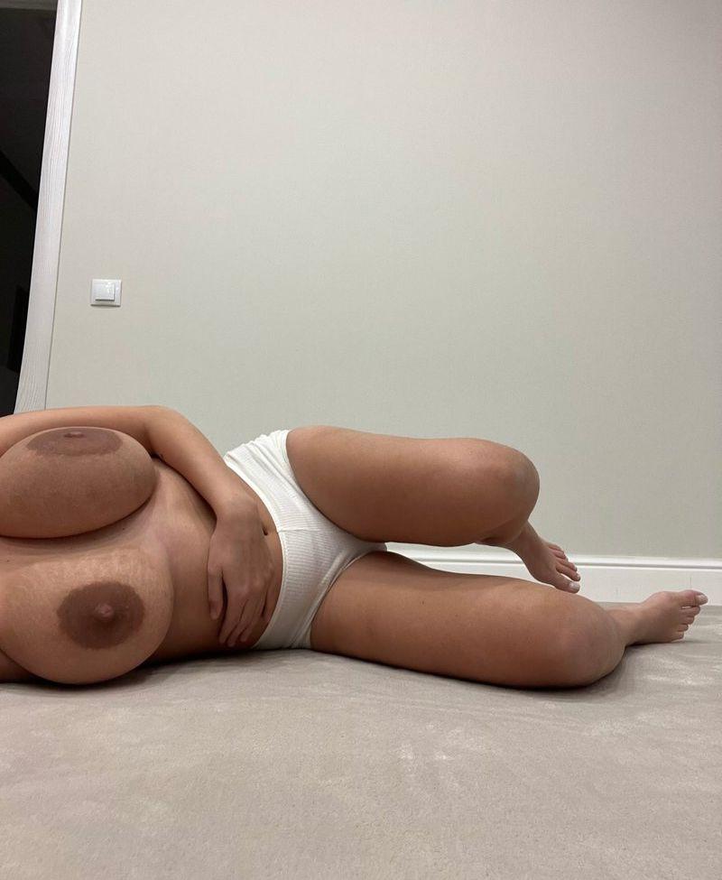 25P Julia Tica nude