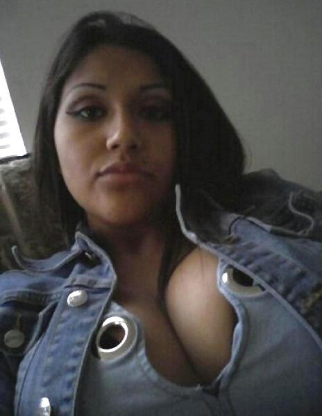 25P BIG TITTIES AMATEURS - Non & Non Nude IV