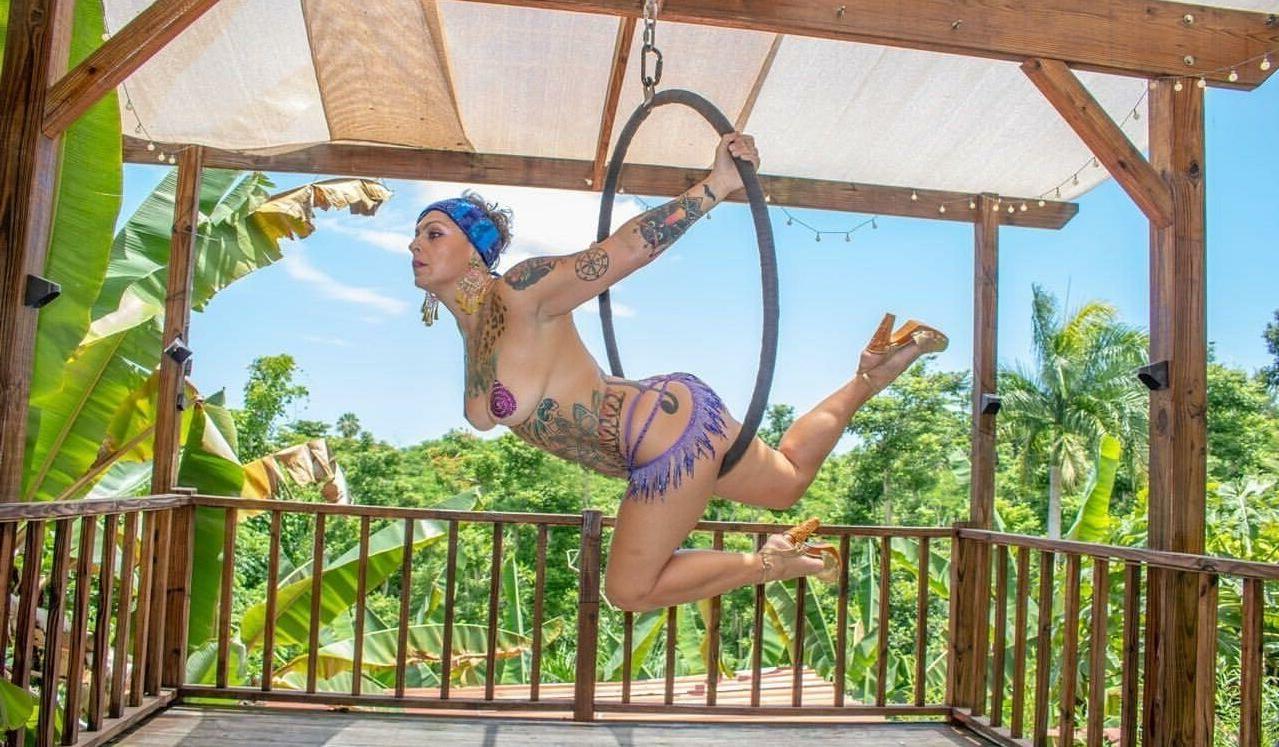 25P Danielle Colby nude