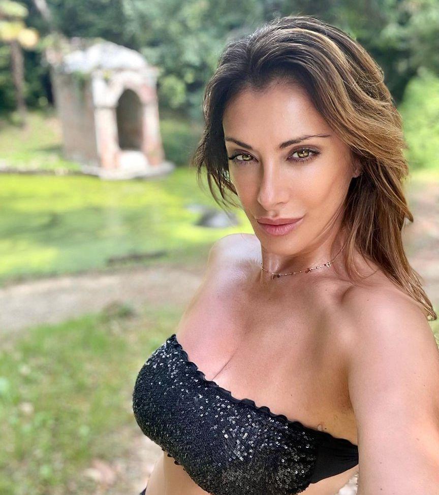 25P Sabrina Salerno nude