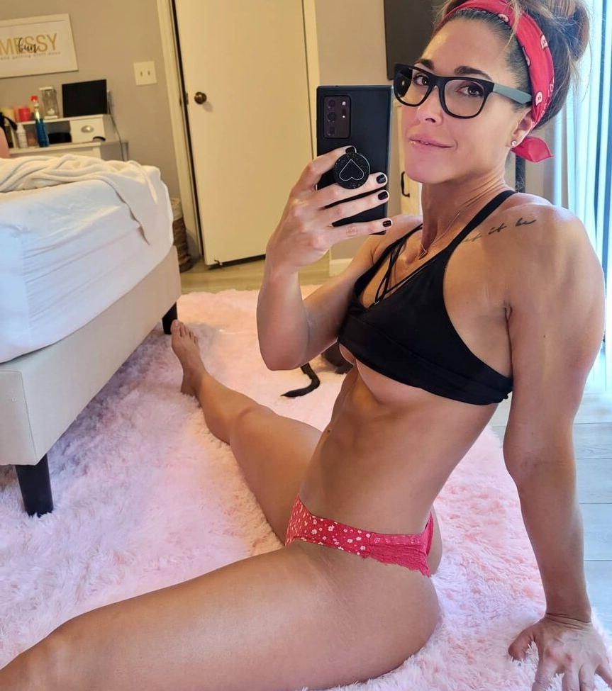 25P Laura Marie Masse nude