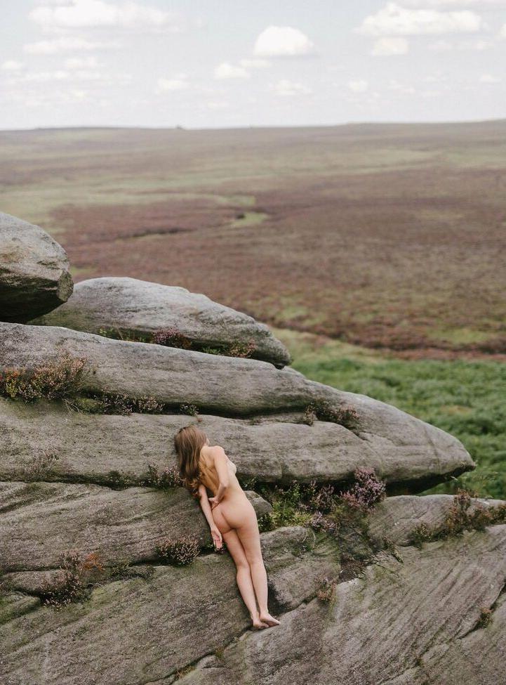 25P Anna Zapala nude