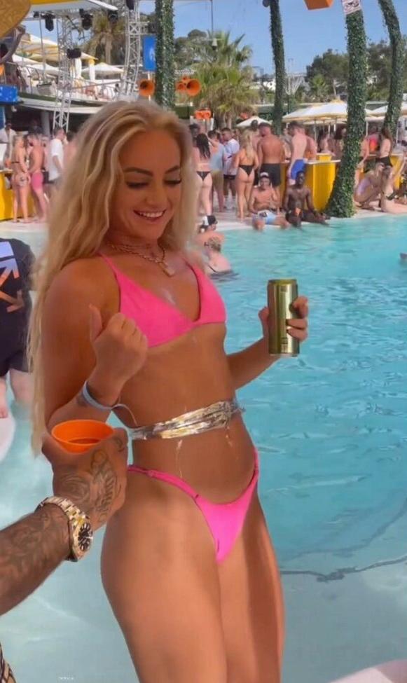 25P Alisha Lehmann nude