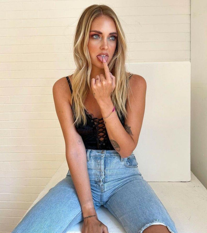 25P Chiara Ferragni nude