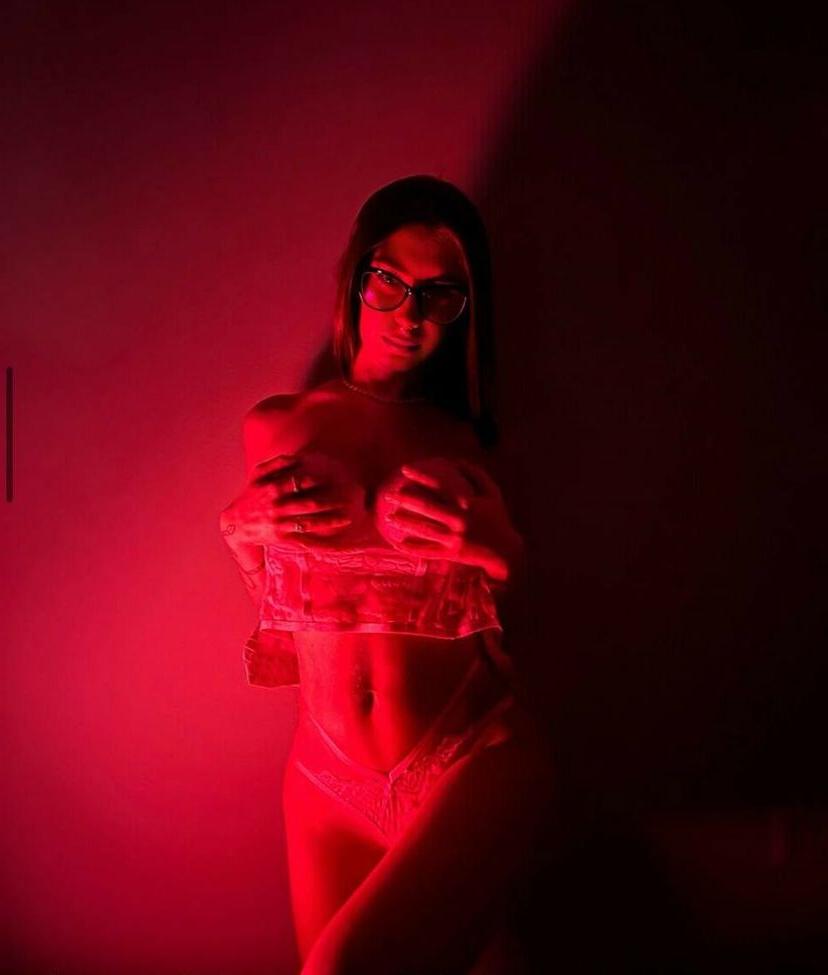23P Elisa Esposito nude
