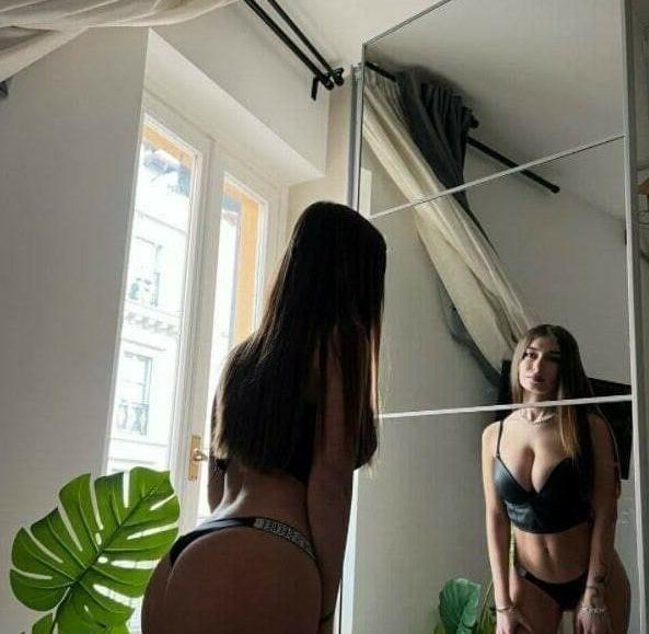 23P Elisa Esposito nude