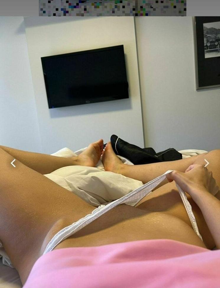25P Marina Yers nude