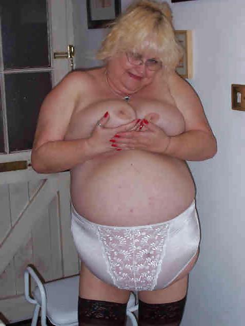 25P Big Tits Grannies 6