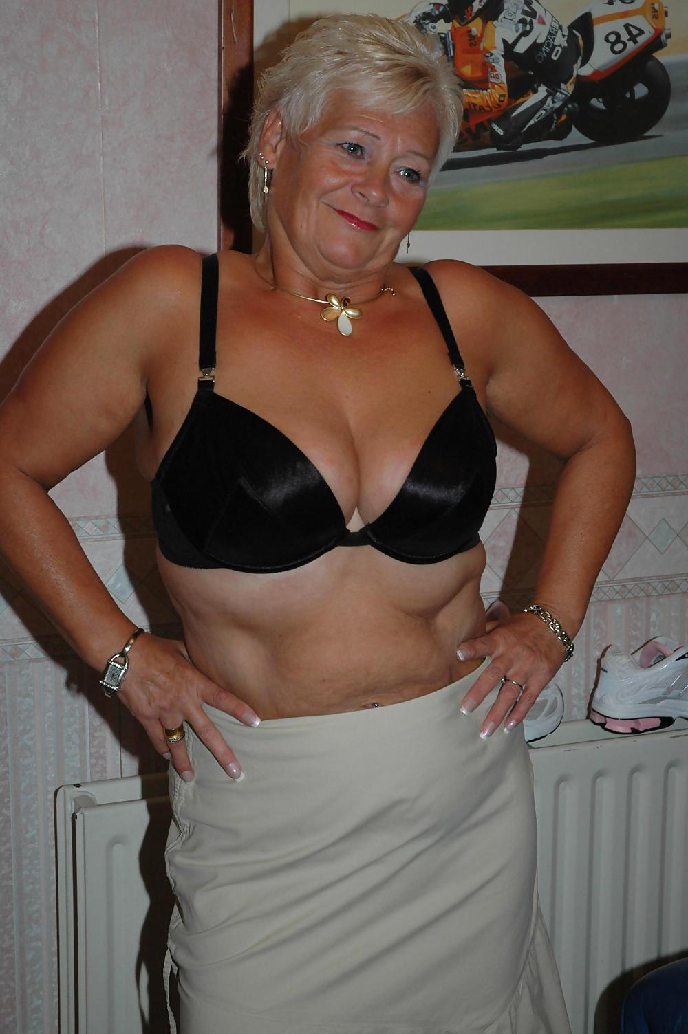 25P Big Tits Grannies 6