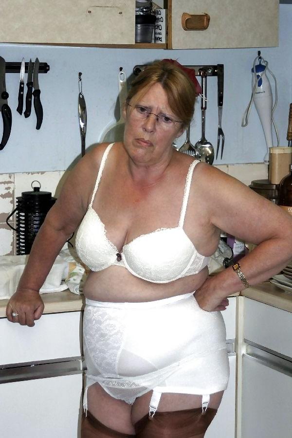25P Big Tits Grannies 6