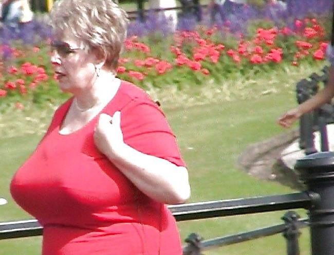 25P Big Tits Grannies 6