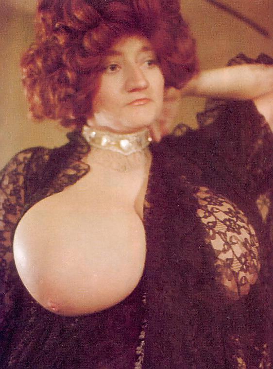 24P Retro Big Boob Queen - Busty Russell