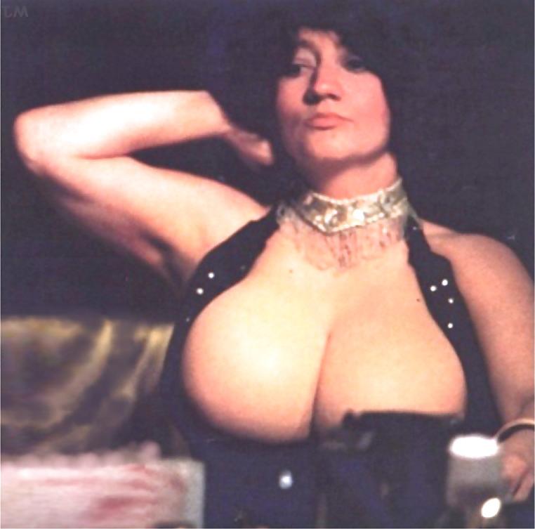 24P Retro Big Boob Queen - Busty Russell