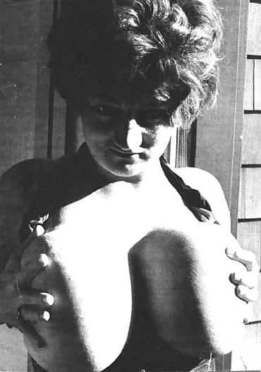 24P Retro Big Boob Queen - Busty Russell