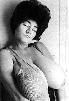 24P Retro Big Boob Queen - Busty Russell