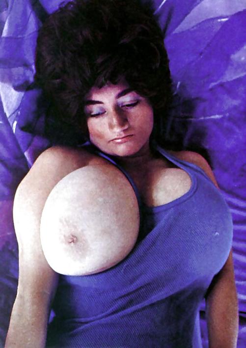 24P Retro Big Boob Queen - Busty Russell