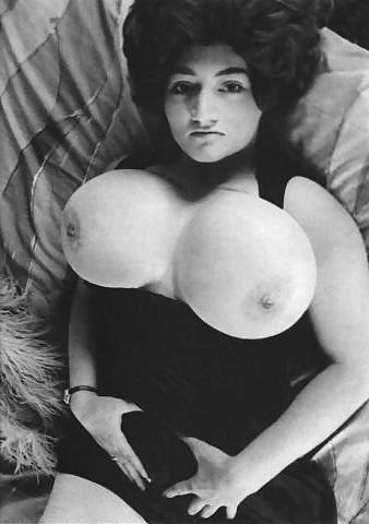 24P Retro Big Boob Queen - Busty Russell