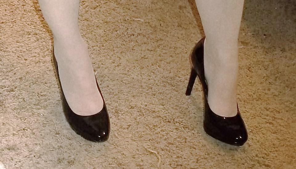 11P Wife Playing Maid