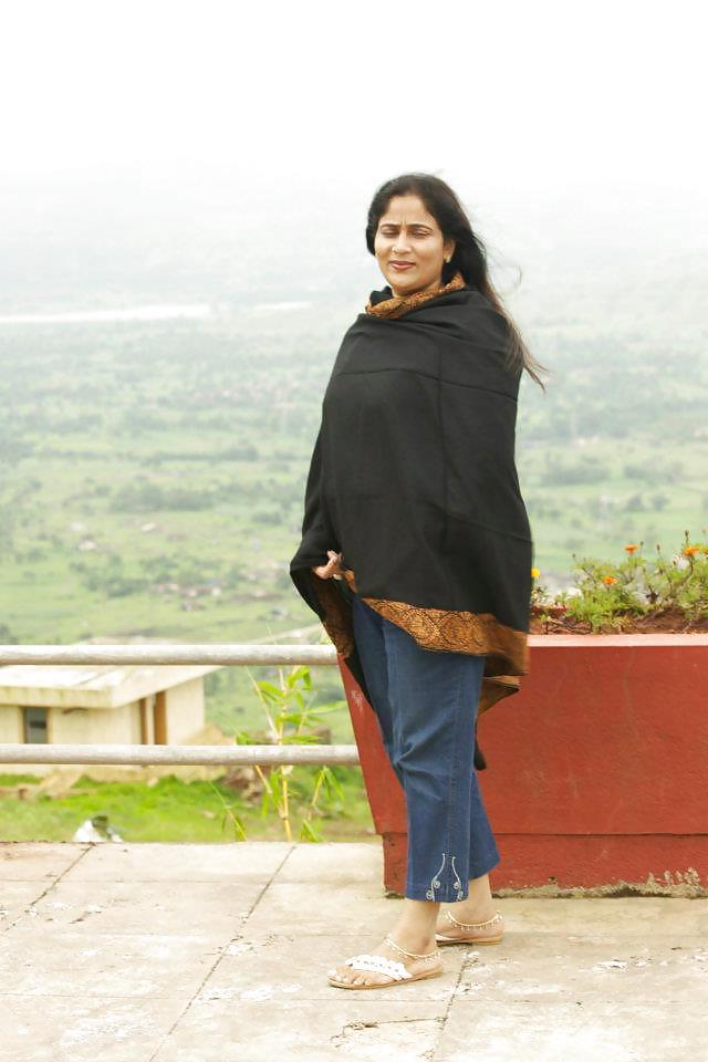 24P Sexy hot indian lady