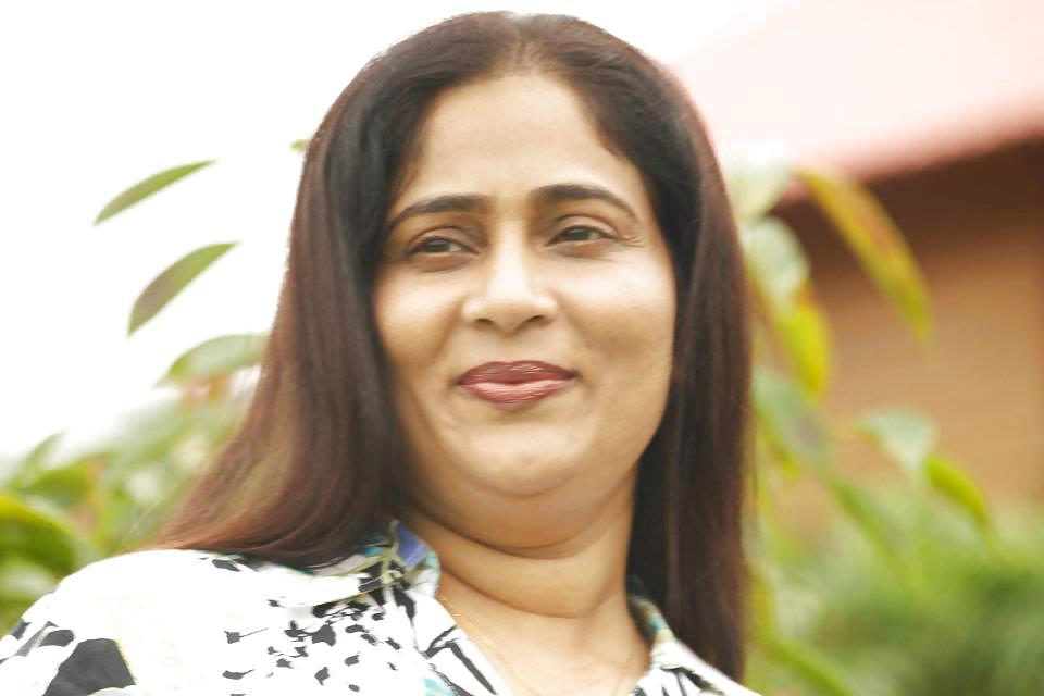 24P Sexy hot indian lady
