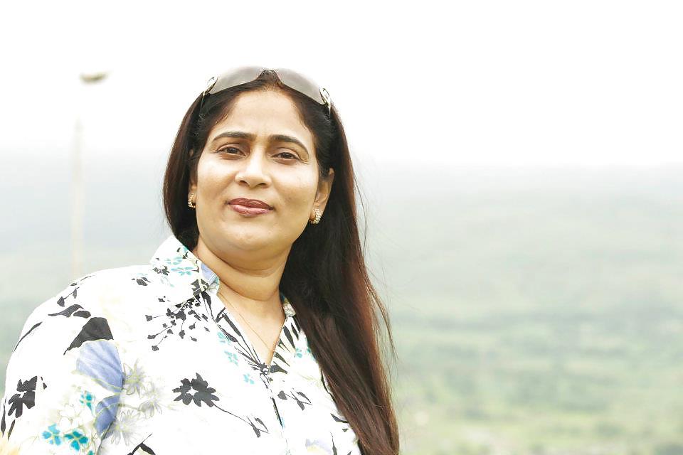 24P Sexy hot indian lady