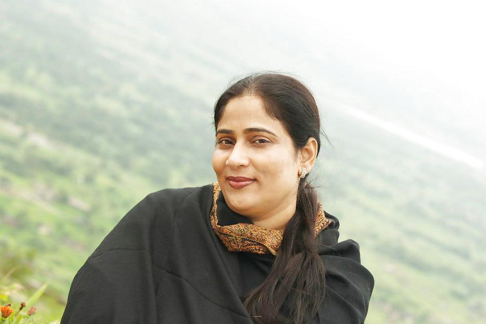 24P Sexy hot indian lady