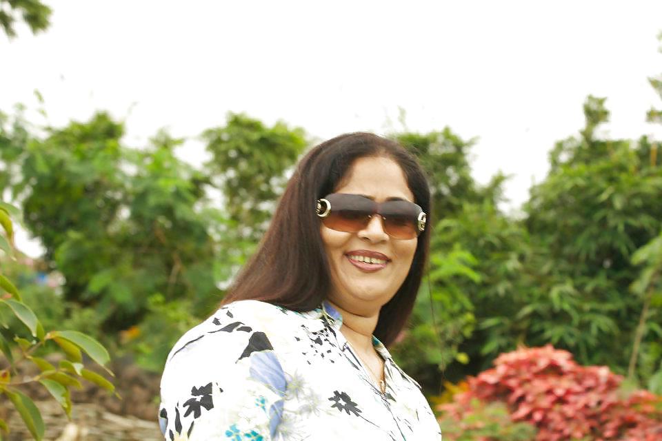 24P Sexy hot indian lady