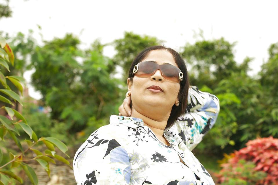 24P Sexy hot indian lady
