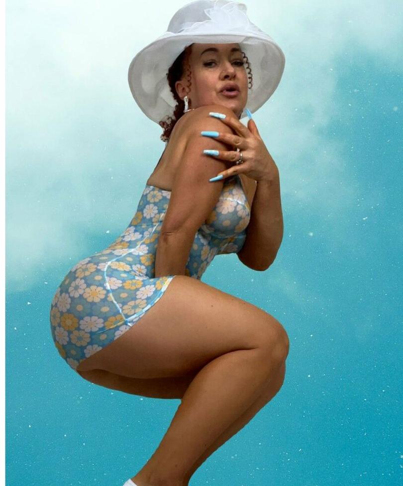 25P Rachel Dolezal nude