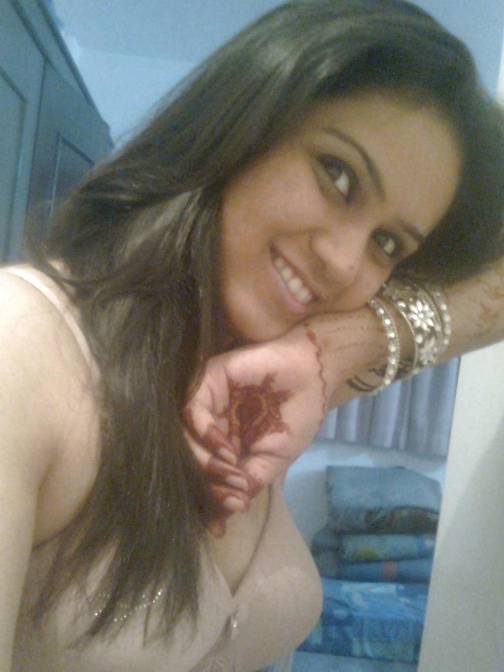 13P Indian mehandi girl Magadhi - coolbudy