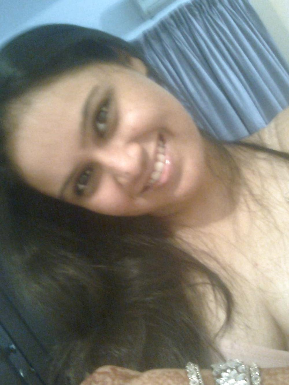 13P Indian mehandi girl Magadhi - coolbudy