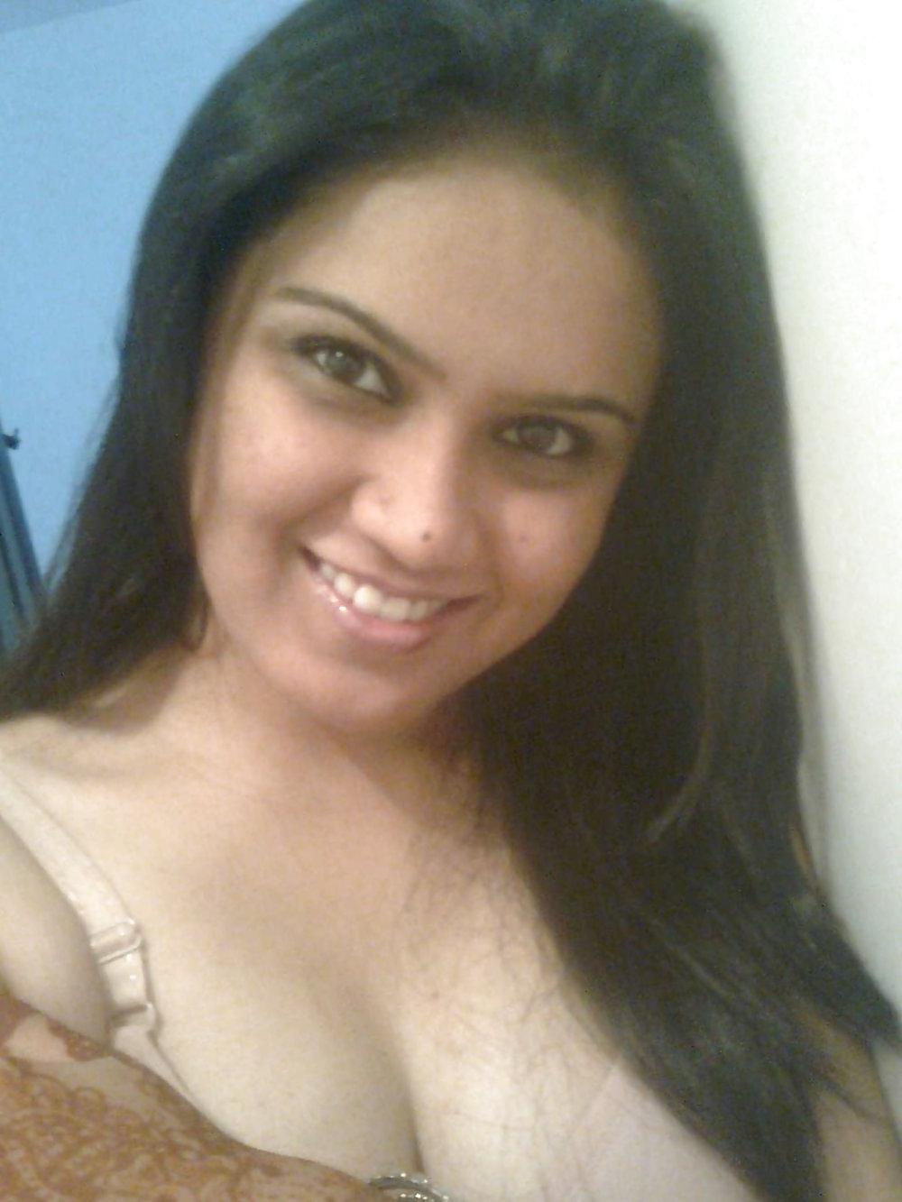 13P Indian mehandi girl Magadhi - coolbudy
