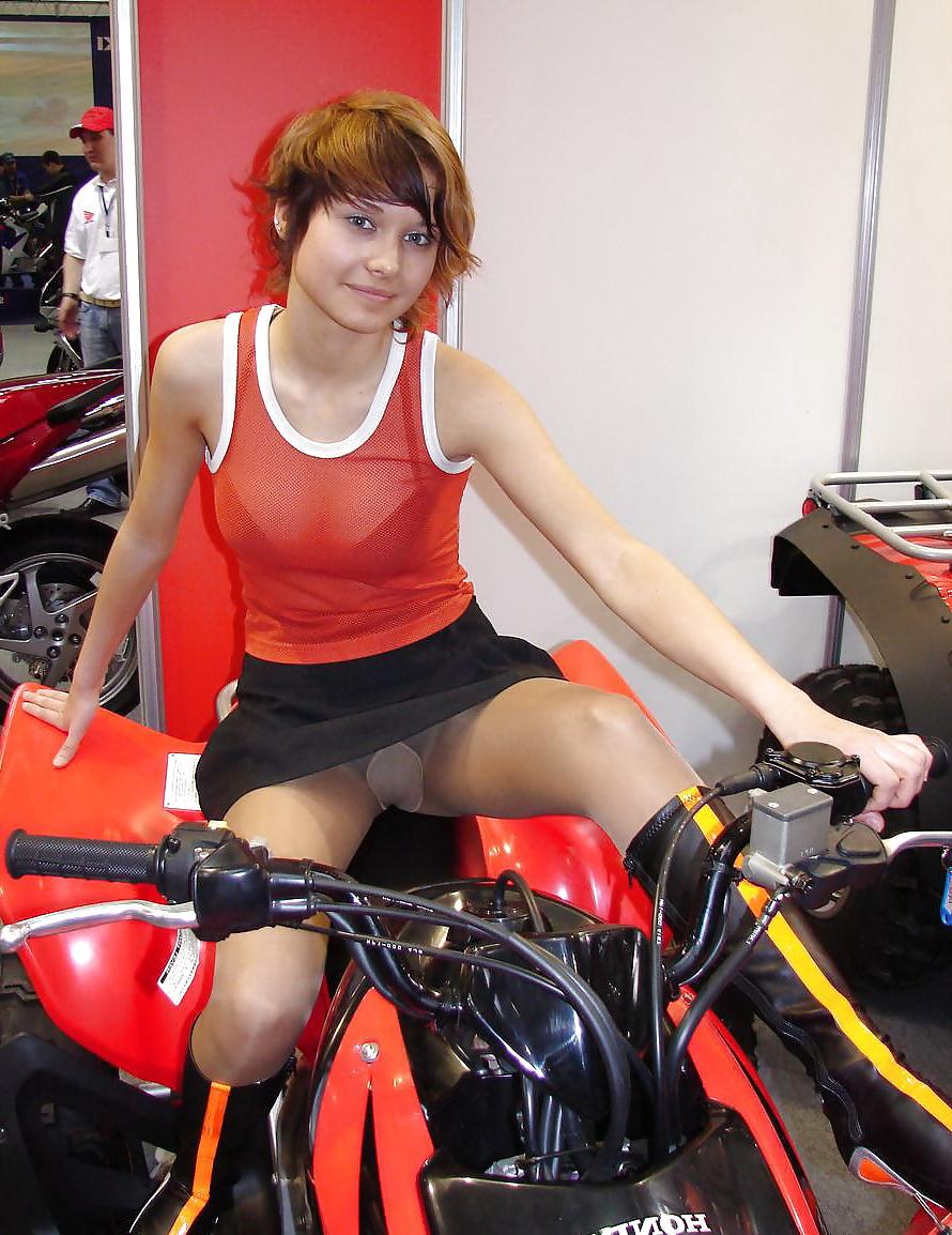 25P Upskirt Bicycle And Bike