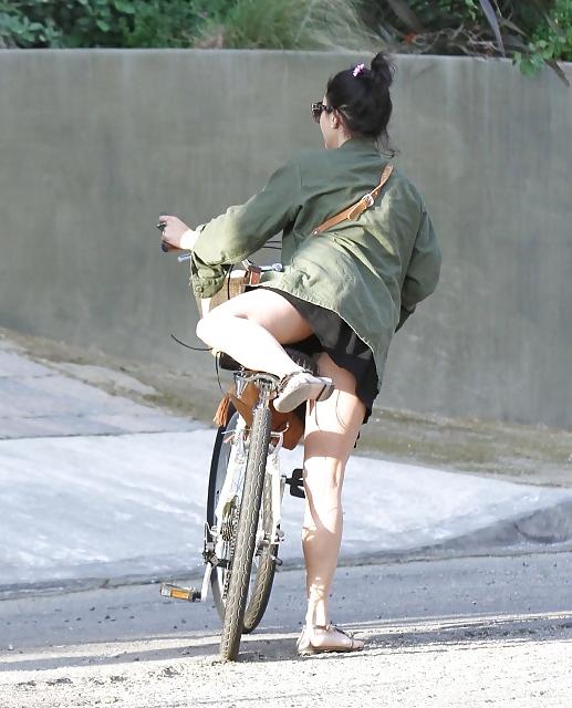 25P Upskirt Bicycle And Bike