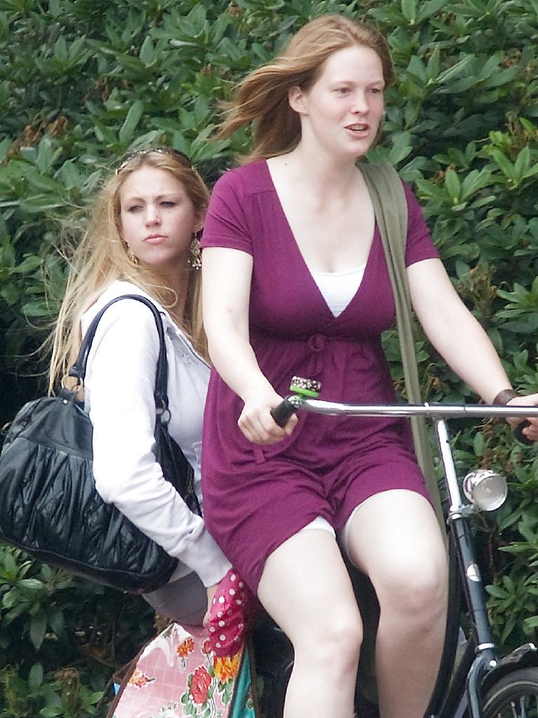 25P Upskirt Bicycle And Bike