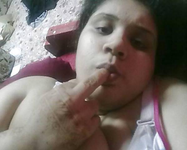 9P Fat arab masturbating