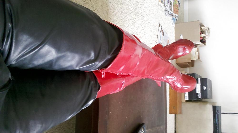 6P Rote Stiefel. Mmmm!!