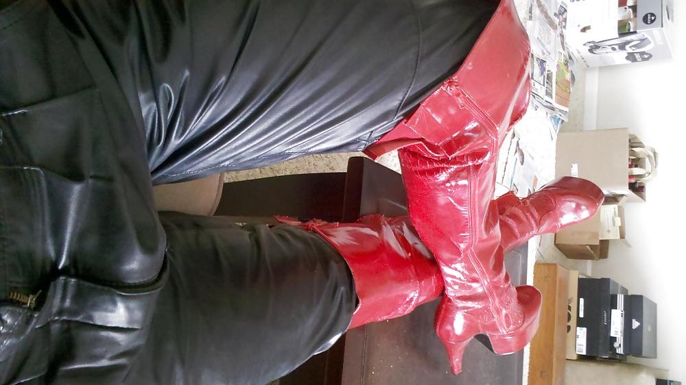 6P Rote Stiefel. Mmmm!!