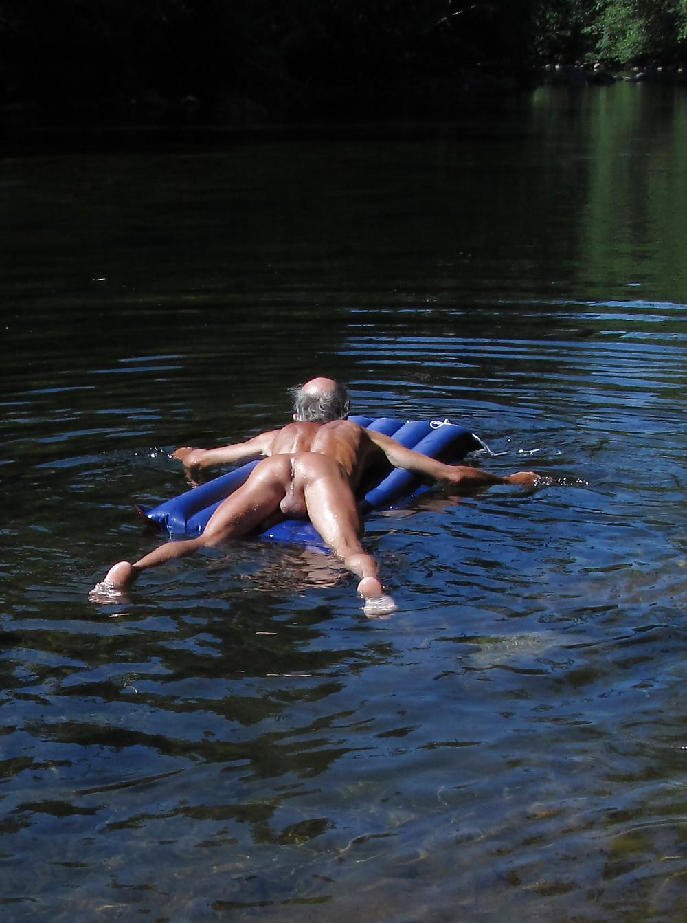 5P Wet gay ass swimming