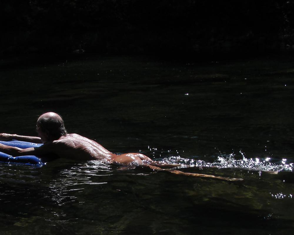 5P Wet gay ass swimming