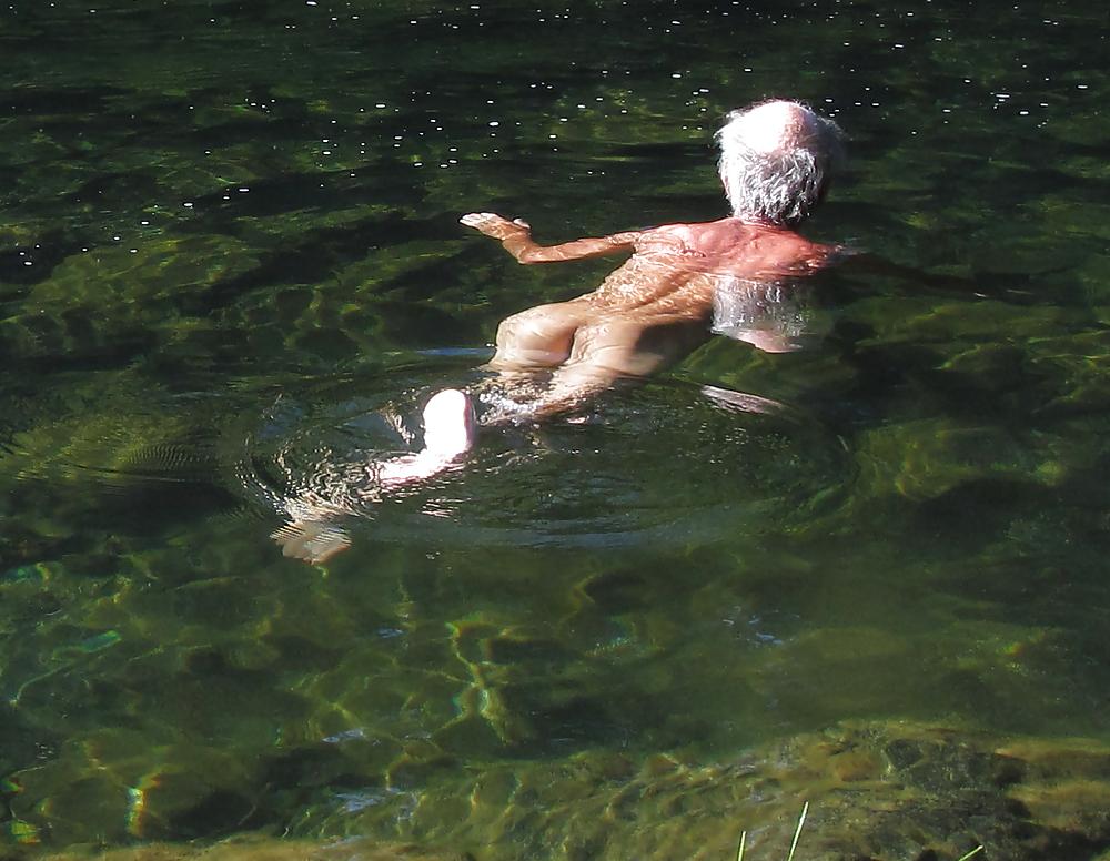 5P Wet gay ass swimming