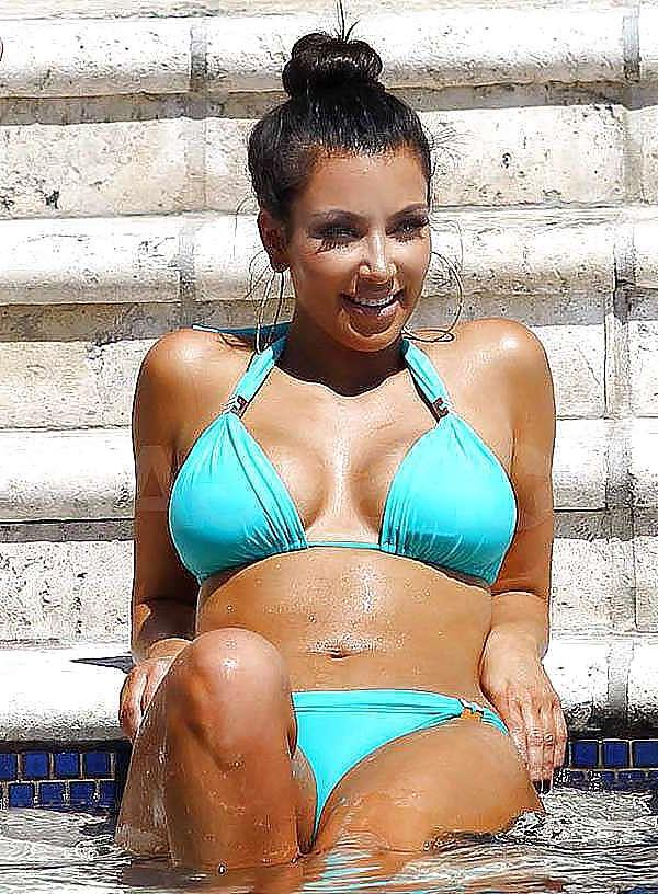 25P Beautiful Celebs Caught By Voyeur TROC